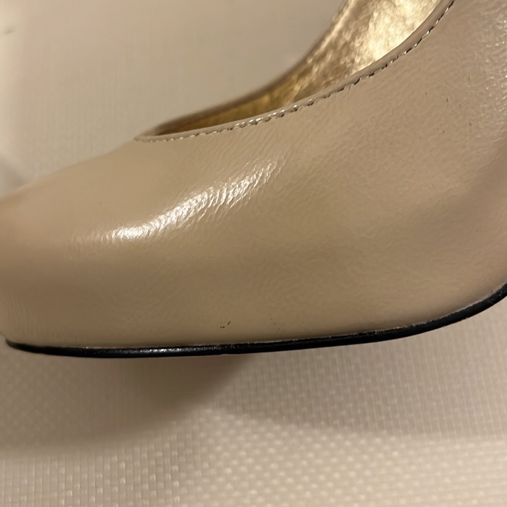 Dolce Vita Madison Cream Patent Pumps - Picture 13 of 16